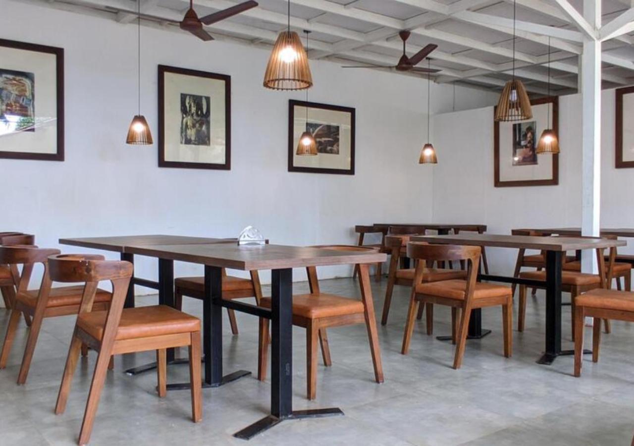 Lotus Feet Beach Resort Morjim Exterior foto
