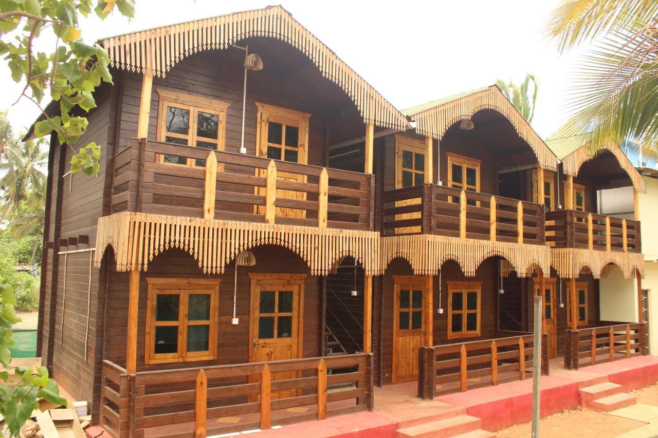 Lotus Feet Beach Resort Morjim Exterior foto
