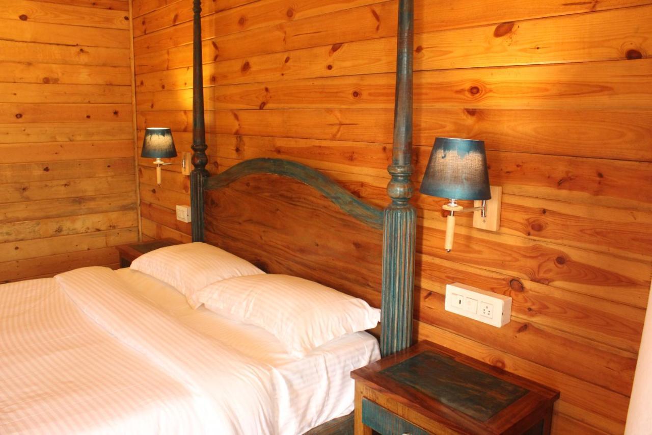 Lotus Feet Beach Resort Morjim Exterior foto